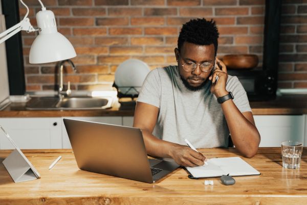 Découvrez les avantages surprenants de la formation en ligne pour adultes en reconversion professionnelle