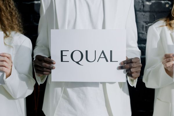 Les Héroïnes de la Société Civile : Combattre pour l'Égalité