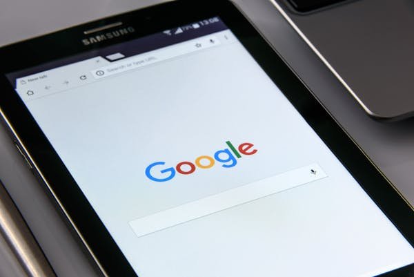 Répondre efficacement aux avis google négatifs en 3 étapes clés